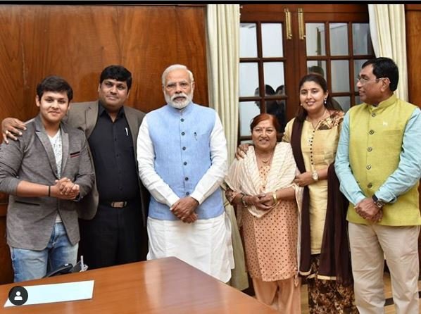 Dev Joshi family with Narendra Modi